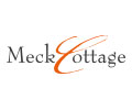 Logo MeckCottage Apartments – geschwungenes C in Orange in der Mitte